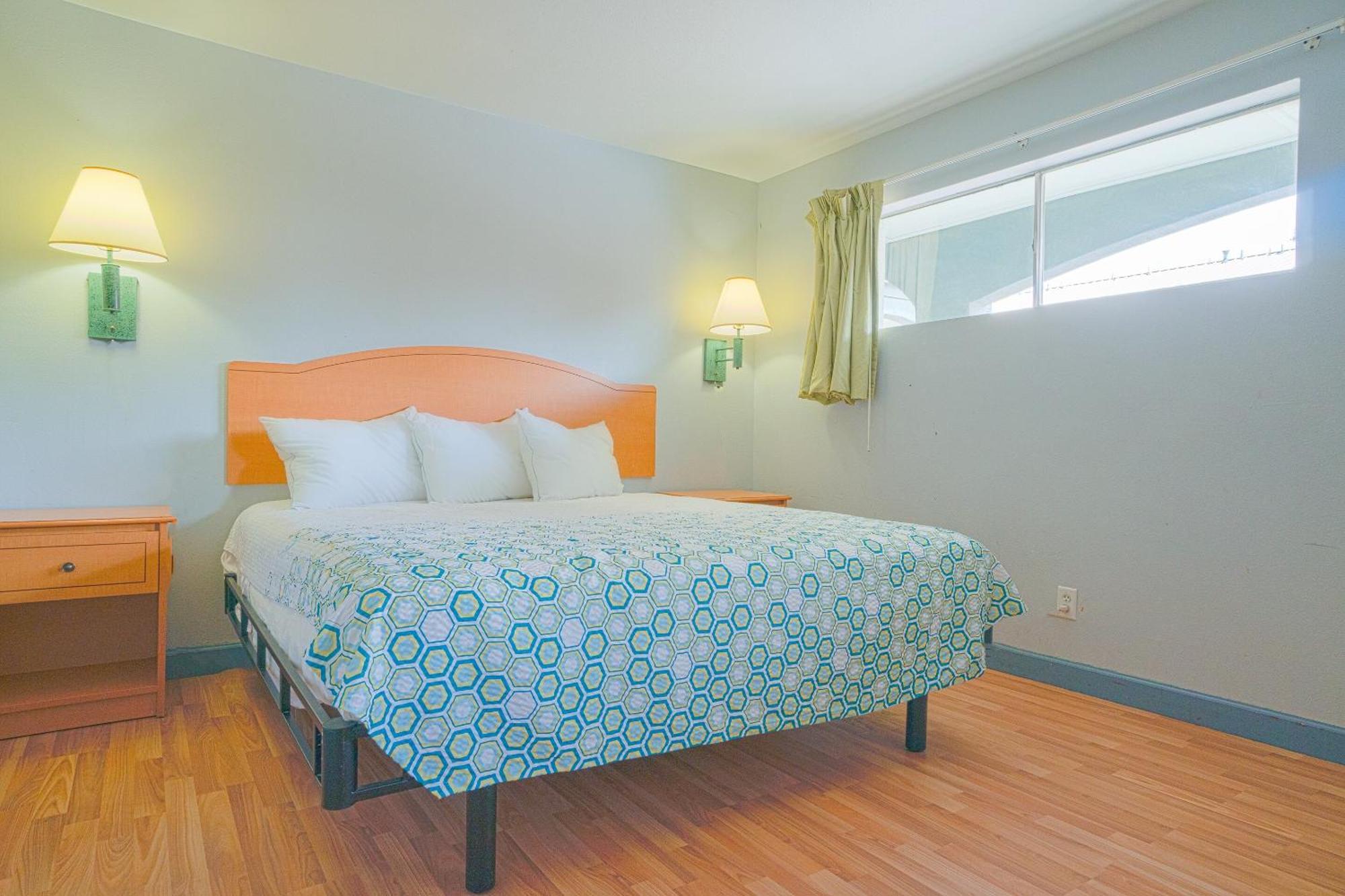 Oyo Hotel Мідленд Екстер'єр фото